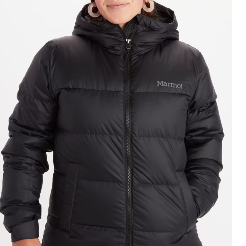 Marmot guides down hoodie puffer in black —- 700 fill with hood! Size XS